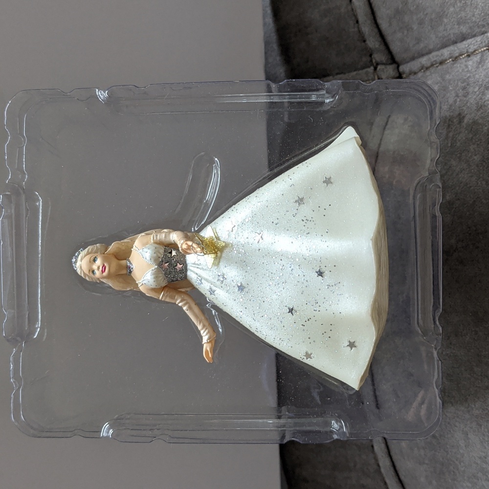 HALLMARK Christmas Ornament Barbie Celebration 2001 Holiday Party Vtg Fancy